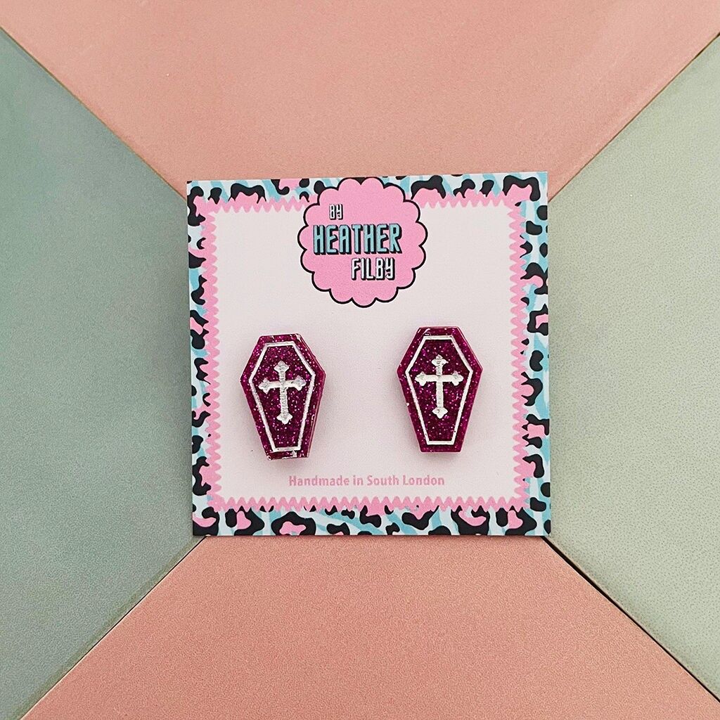 Orecchini a bottone in resina glitterata a forma di bara per Halloween