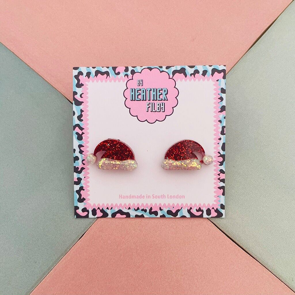 Orecchini a bottone in resina glitterata con cappello di Babbo Natale