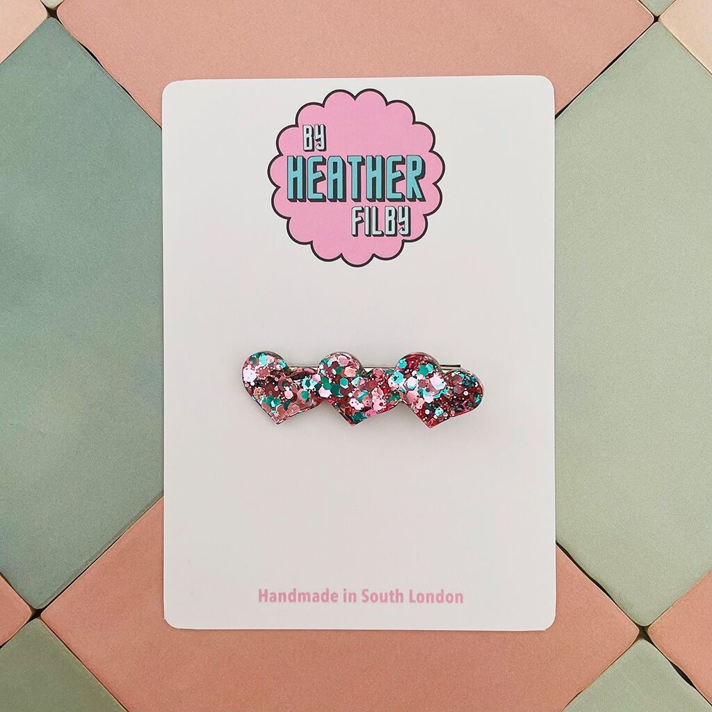 Fermaglio per capelli in resina glitterata a forma di cuore rosa e blu