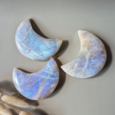 Pietra preziosa blu pietra di luna su supporto 9-11 cm con splendido bagliore