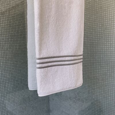 Isaac Bath Towel 70 x 140 cm made from 100% combed cotton