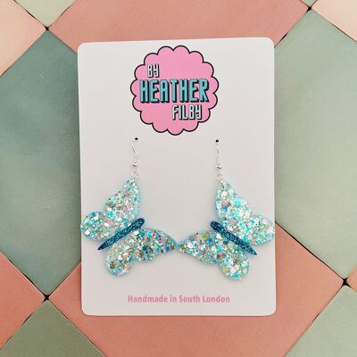 Pendientes de resina con purpurina y mariposa azul