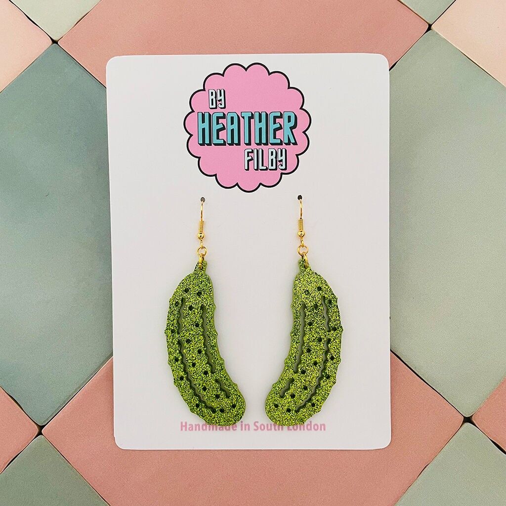 Grandi orecchini in resina glitterata Pickle