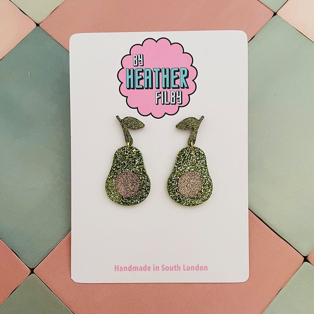 Orecchini in resina glitterata con avocado