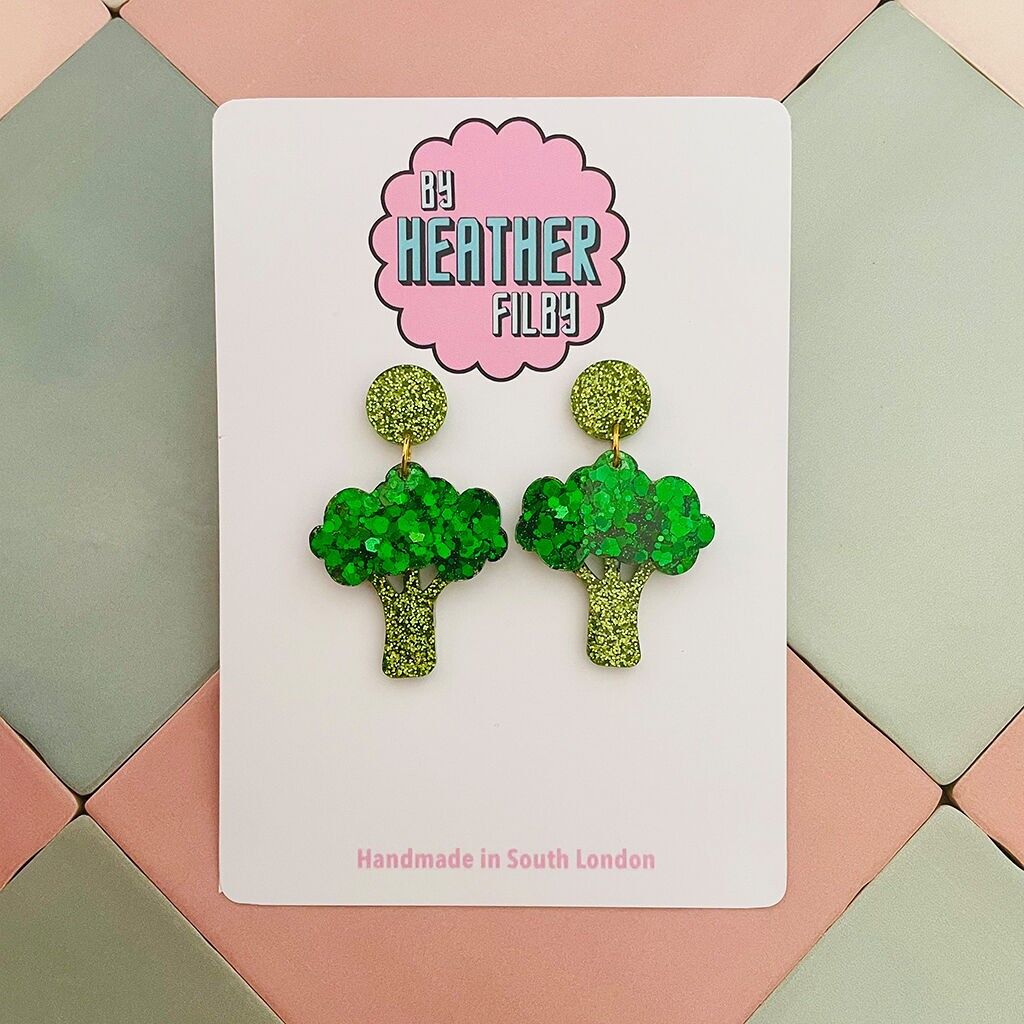 Orecchini in resina glitterata con broccoli