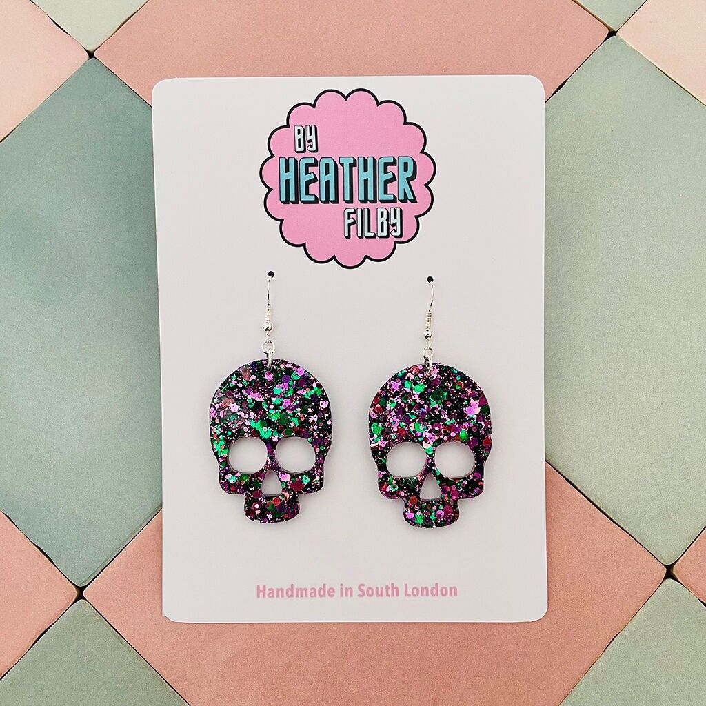 Orecchini di Halloween in resina glitterata con teschio viola