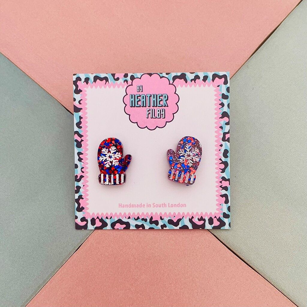 Orecchini a bottone in resina con guanto invernale glitterato rosso e blu