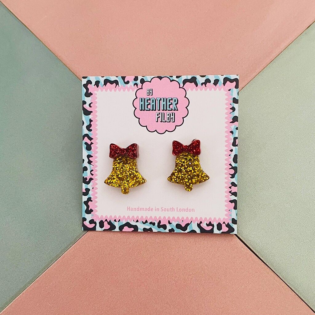 Orecchini a bottone in resina glitterata con campanella dorata natalizia