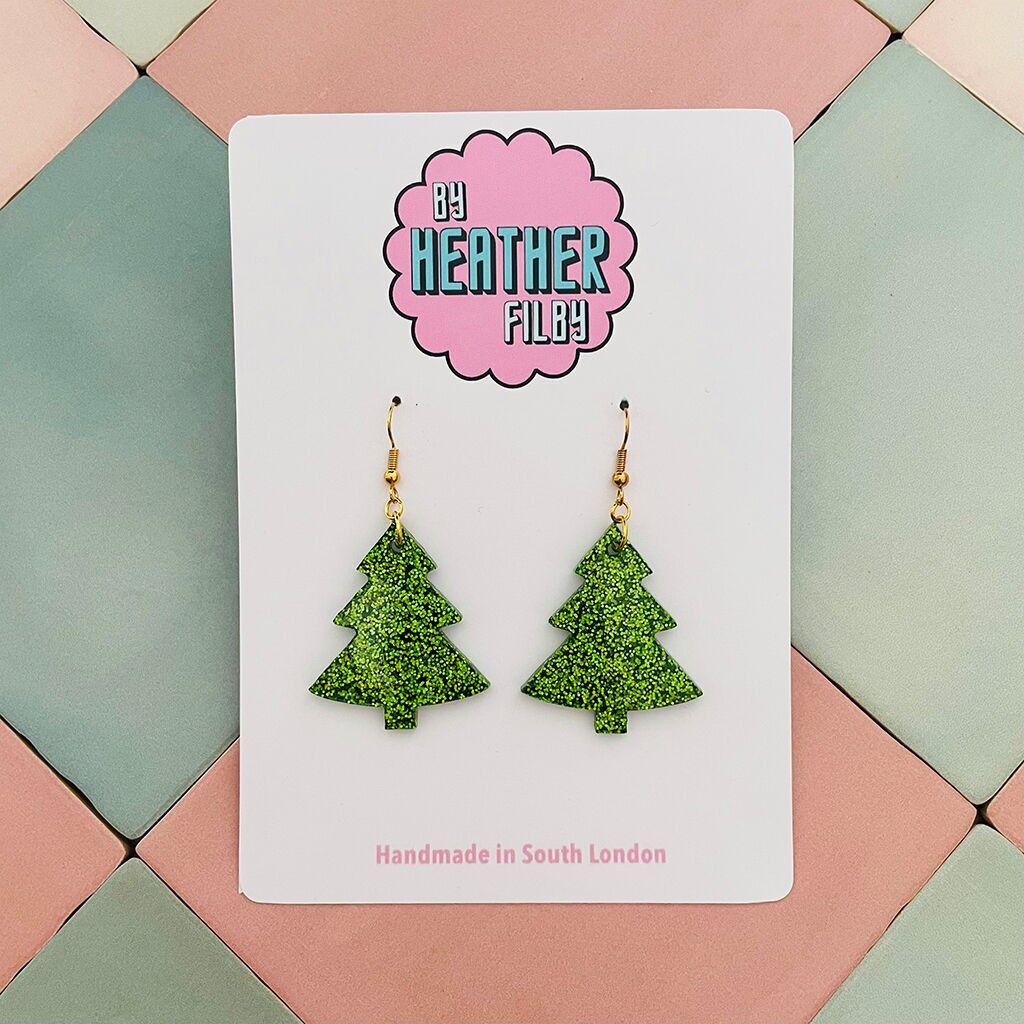 Orecchini in resina glitterata con grande albero di Natale verde