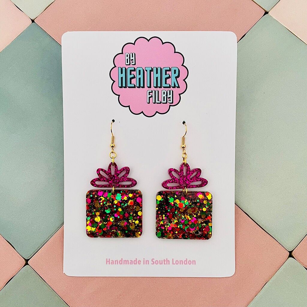 Orecchini in resina glitterata rosa e oro con regalo di Natale
