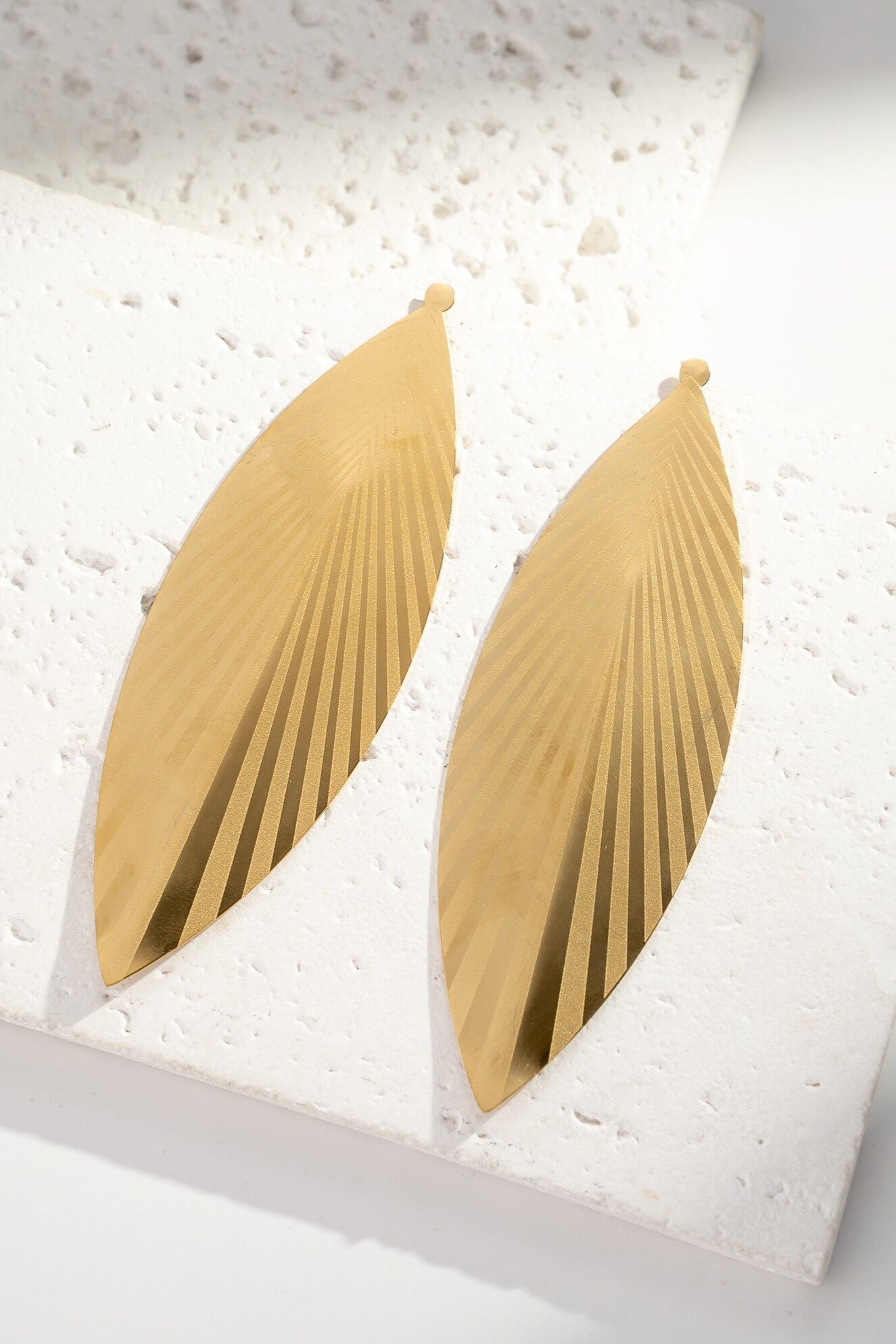 Gold-plated elongated leaf earrings in stainless steel