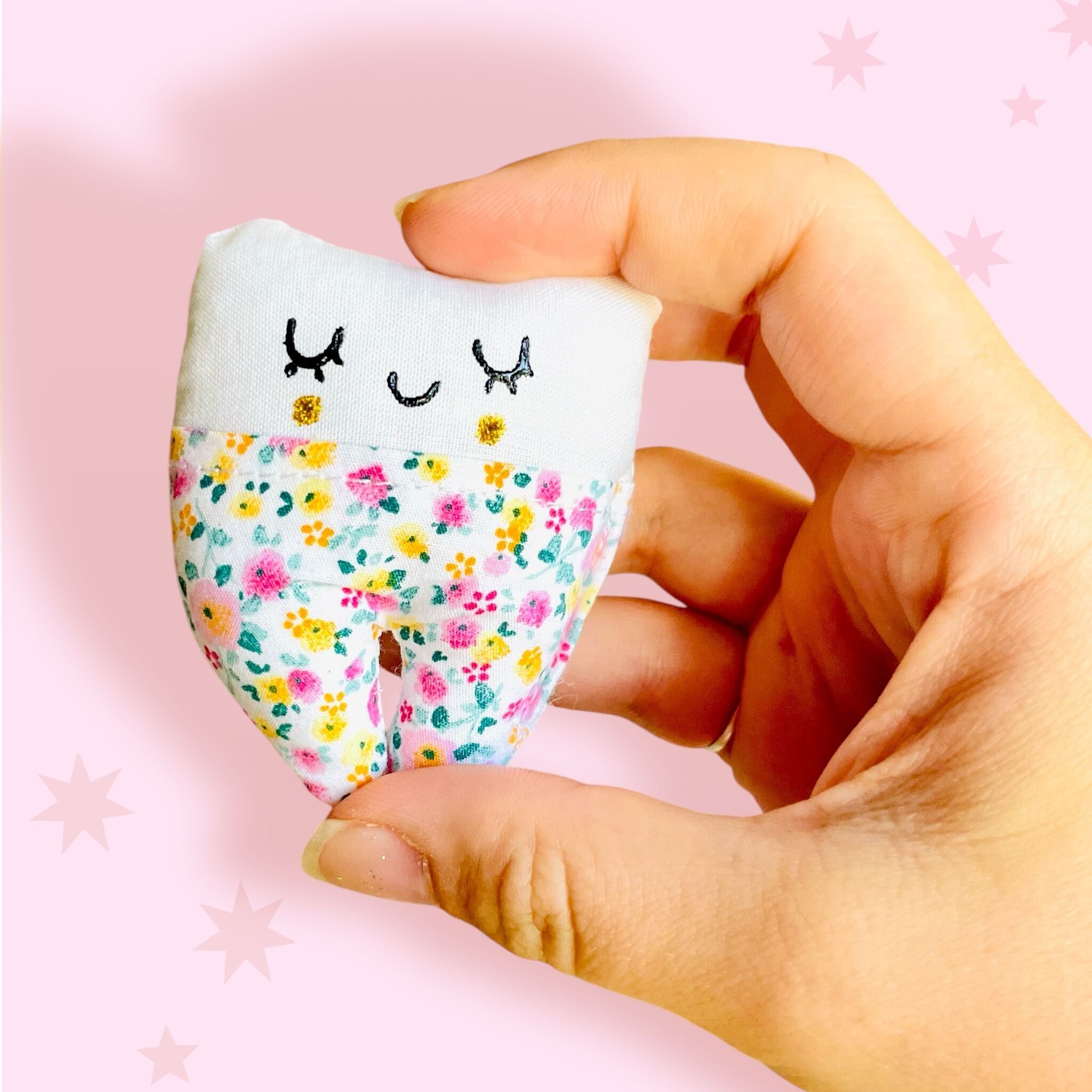 Mini-Milchzahndose, Milchzahnbeutel als Geschenk für Kinder - Rosa mit Blumen - Handgefertigt in Frankreich