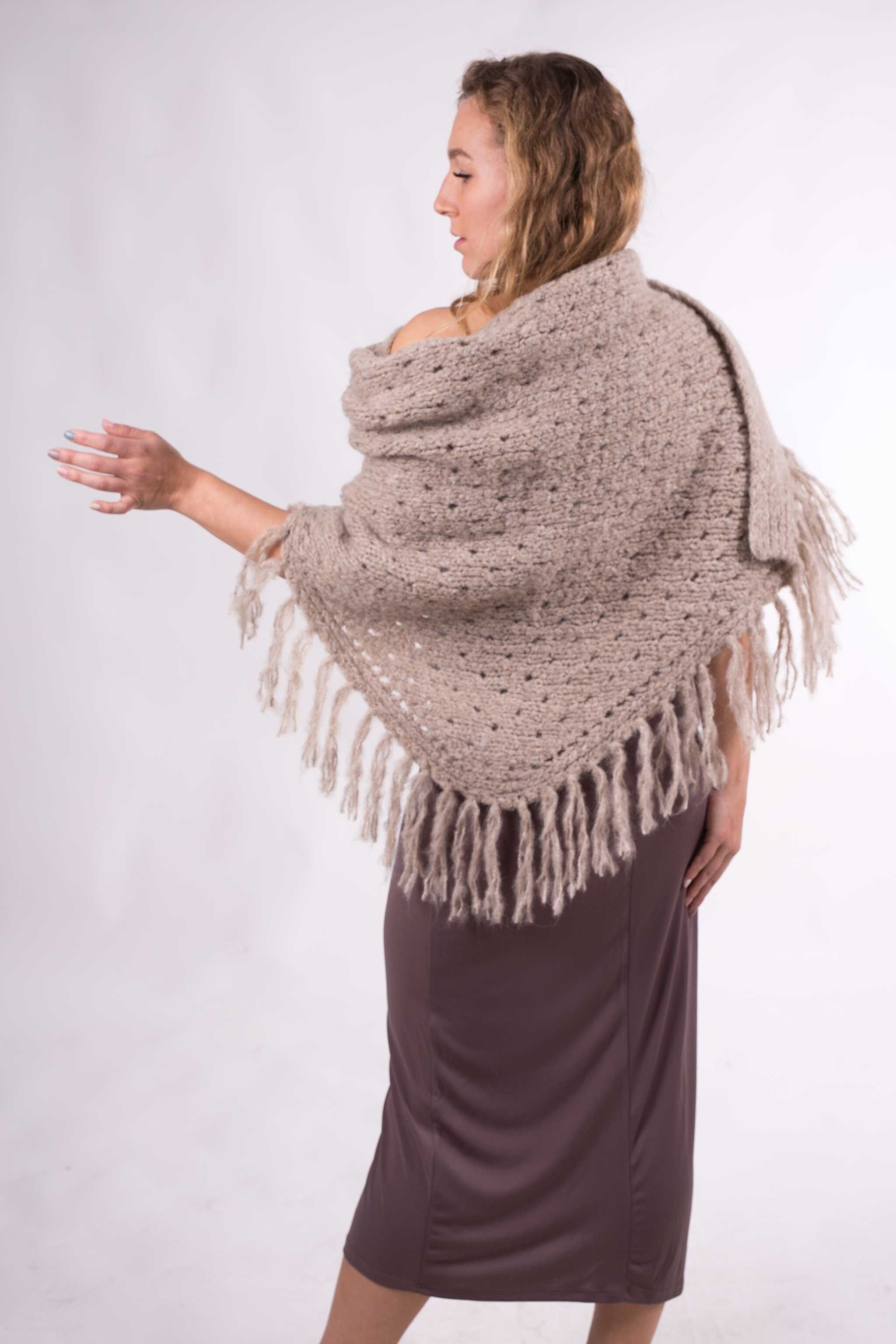 Schal aus Gebe-Wolle mit Fransen