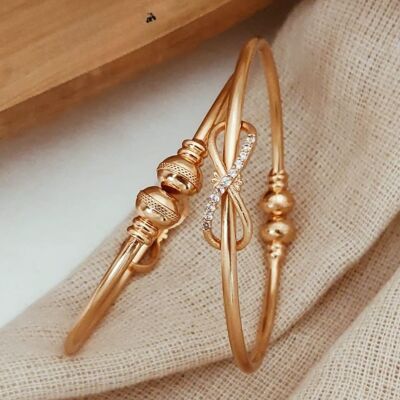 Brazalete ajustable de latón con circonitas infinitas