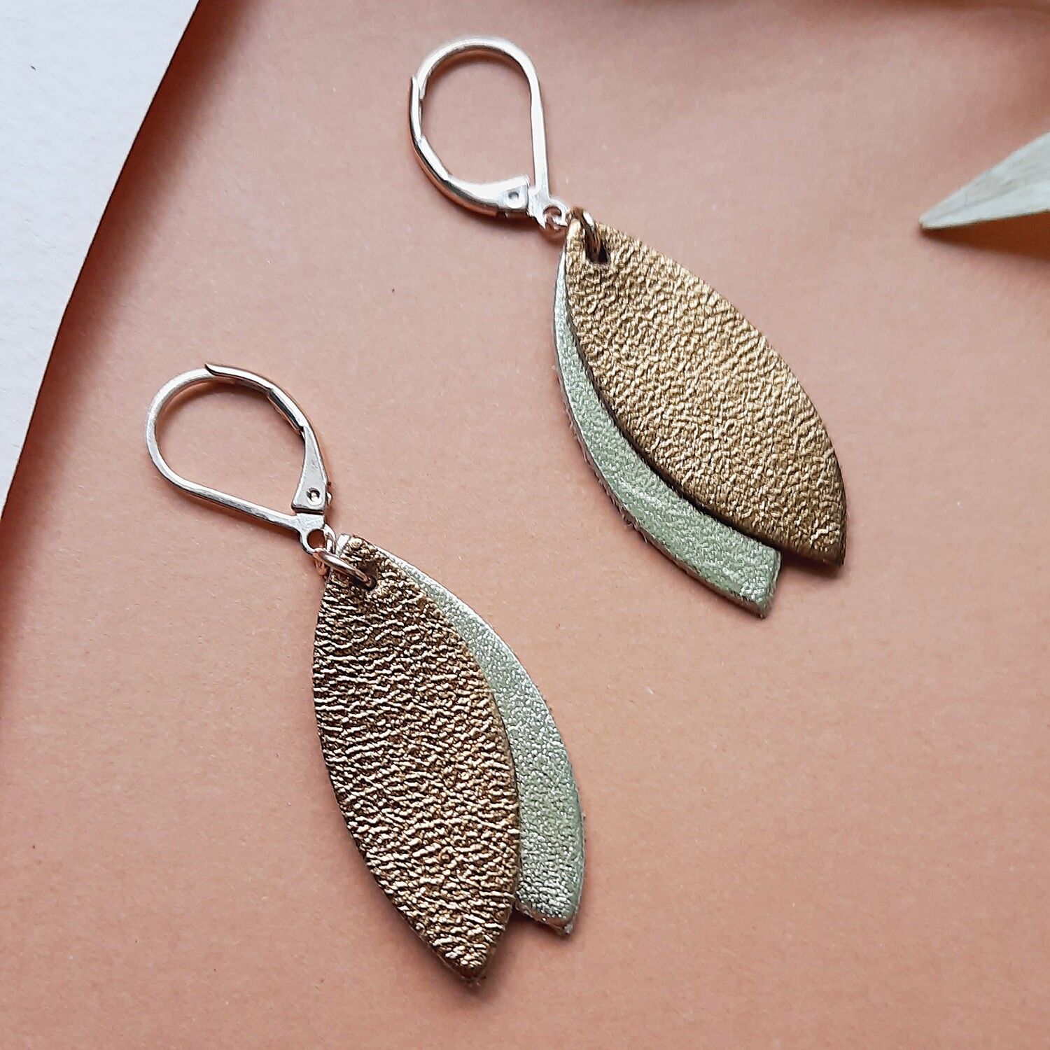 MINI PETALE Orecchini corti Champagne