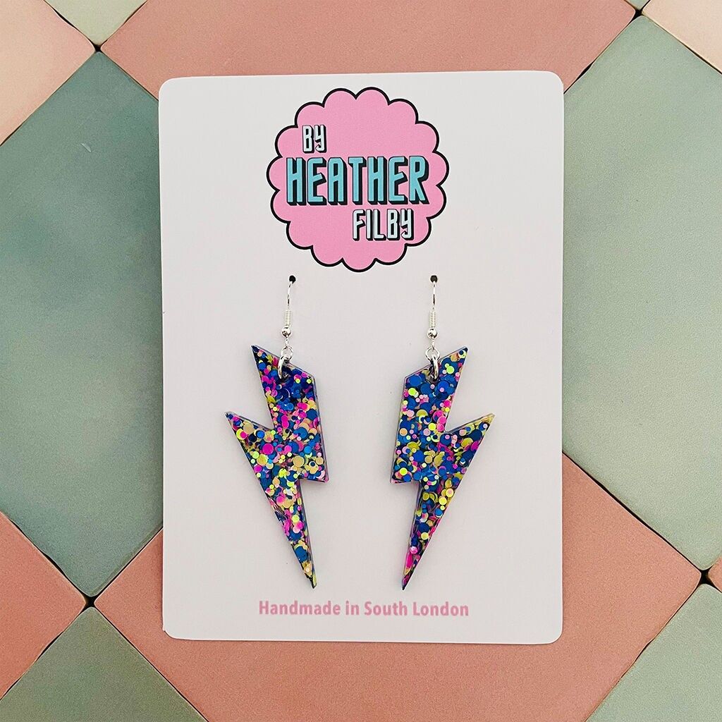 Grandi orecchini in resina glitterata con fulmini blu, gialli e rosa