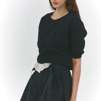 Alix – Black shorts with structured pleats and knotted ribbons