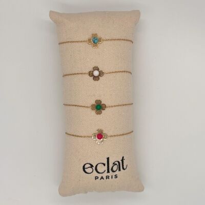 Set di 4 braccialetti a forma di trifoglio su cuscini