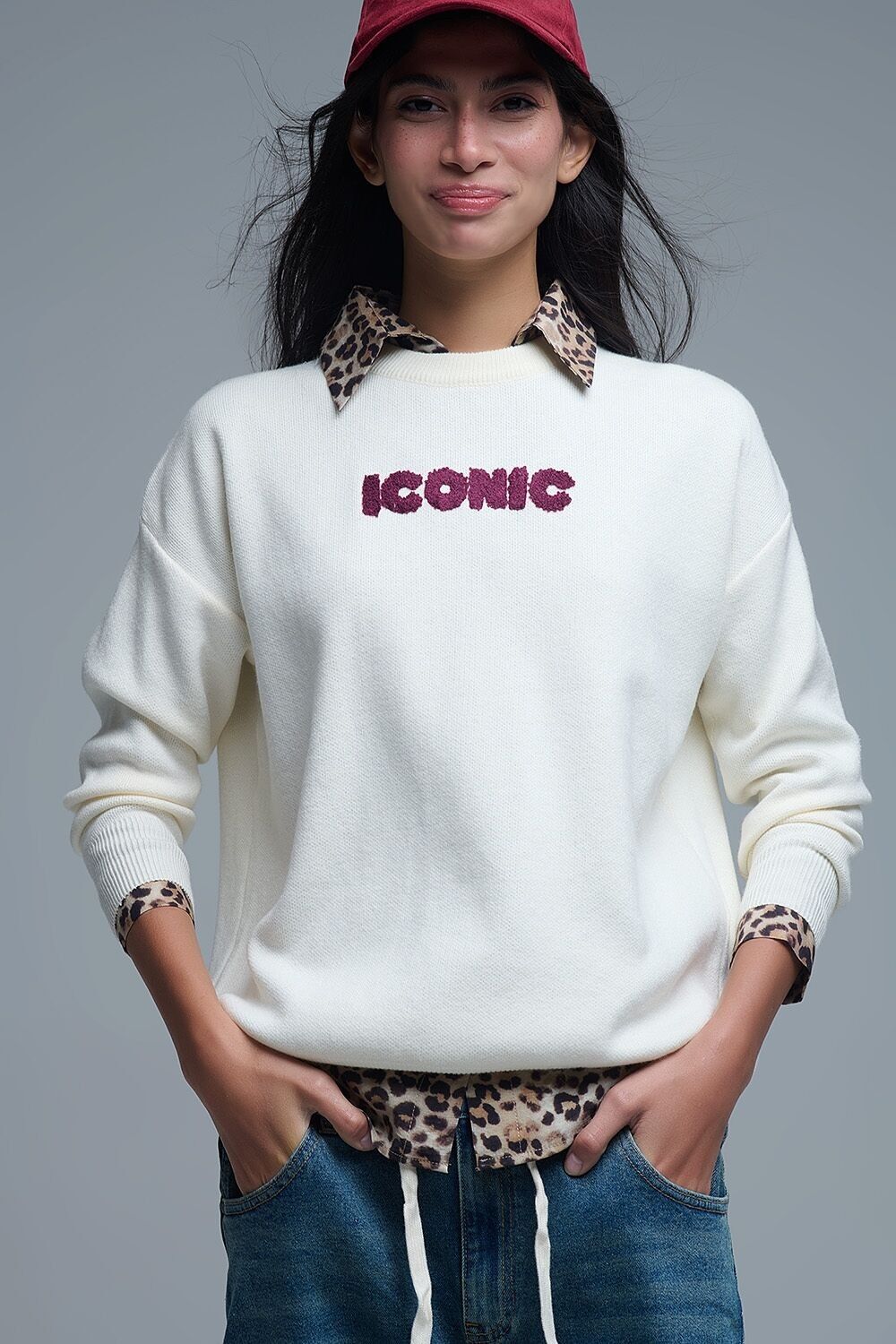 Maglione ICONIC ricamato con stampa Global Tour sul retro color crema