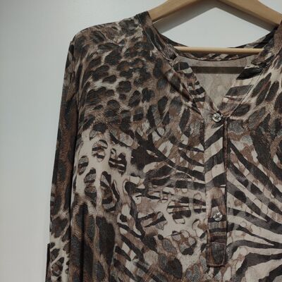 AH26 Tiger blouse with buttons