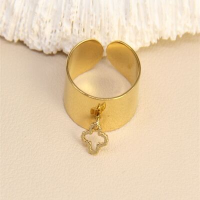 Anello in oro con ciondolo a forma di trifoglio – Lucky Charm Elegance