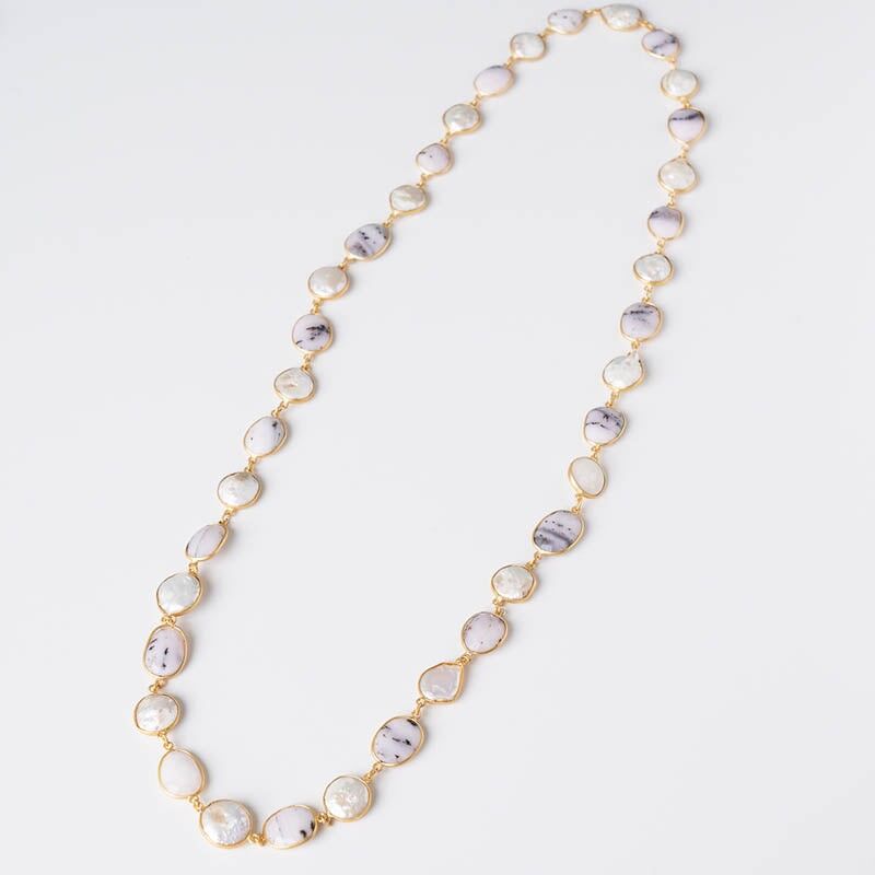 Collana lunga Atira Ed. Opale rosa e perle in edizione limitata