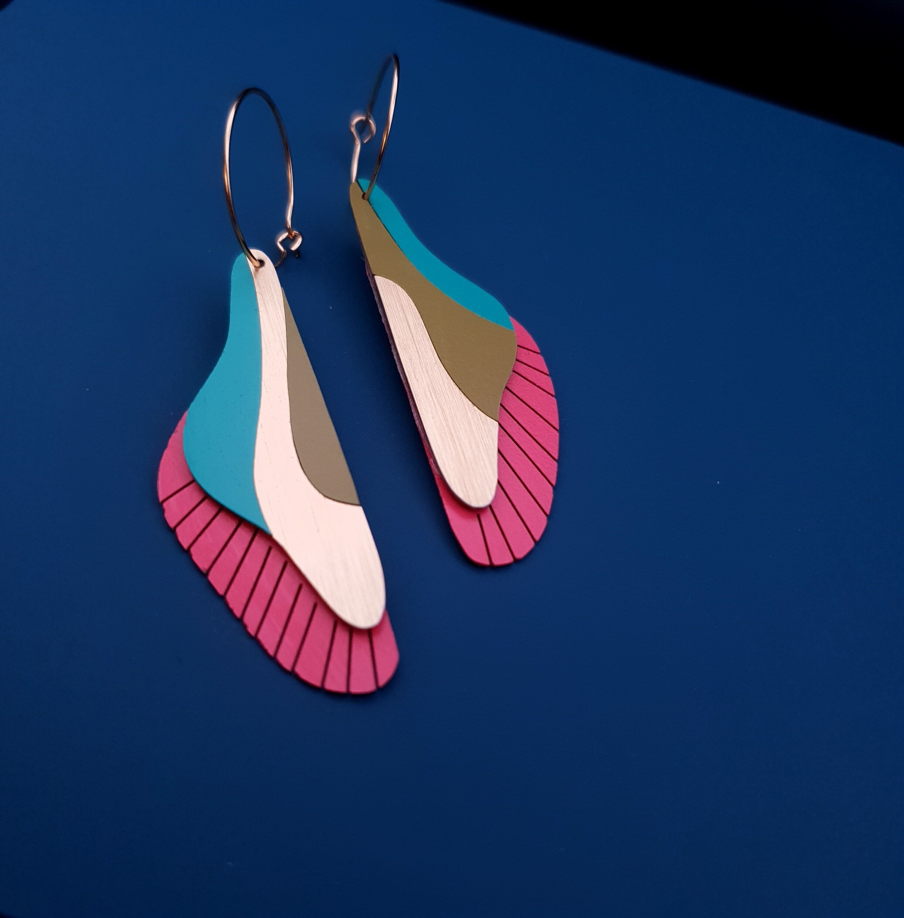 Designer, colorful and graphic *SHELL* earrings in formica - handmade in France