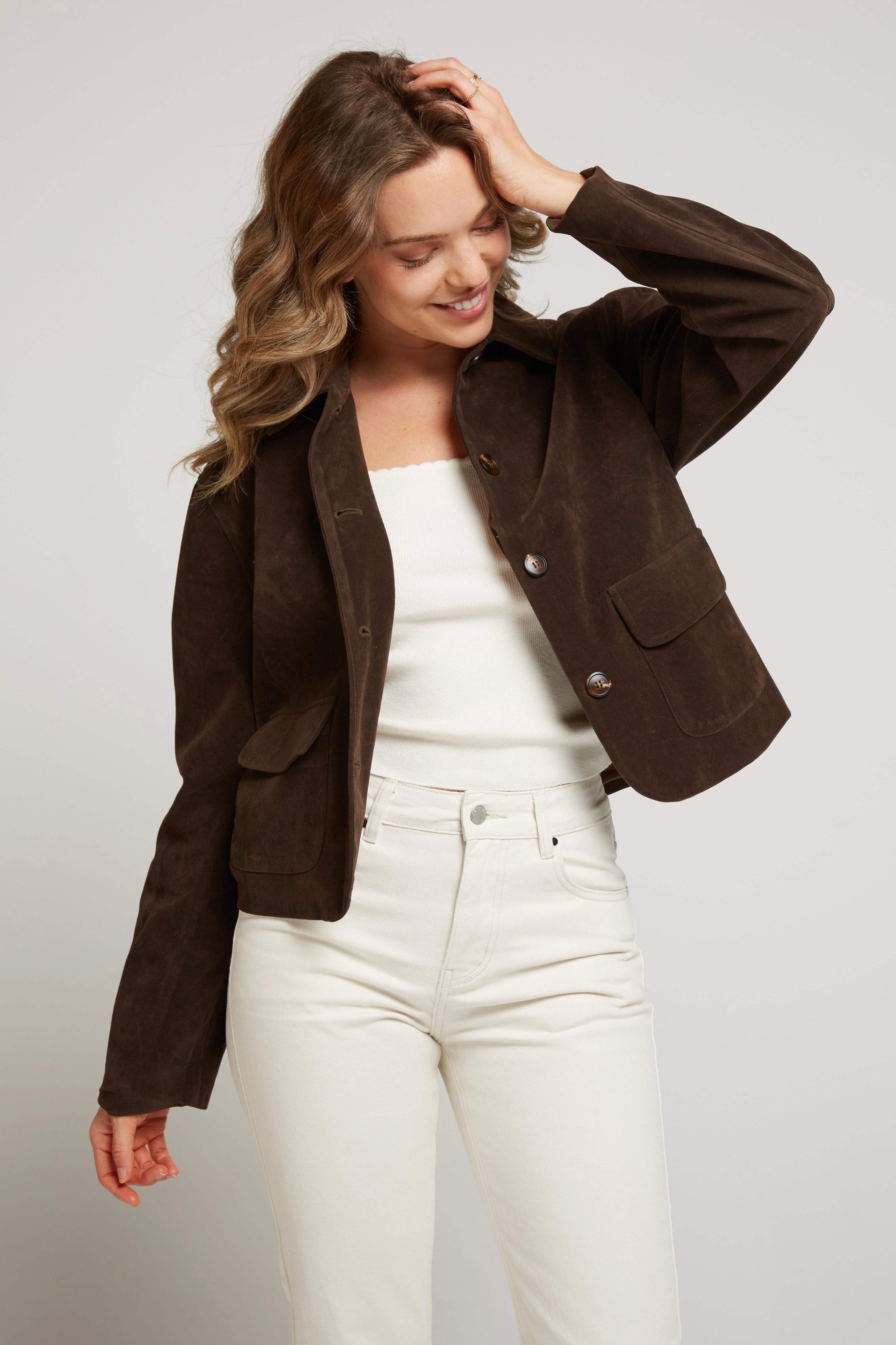 INES2 - Kurze Wildlederjacke mit Taschen