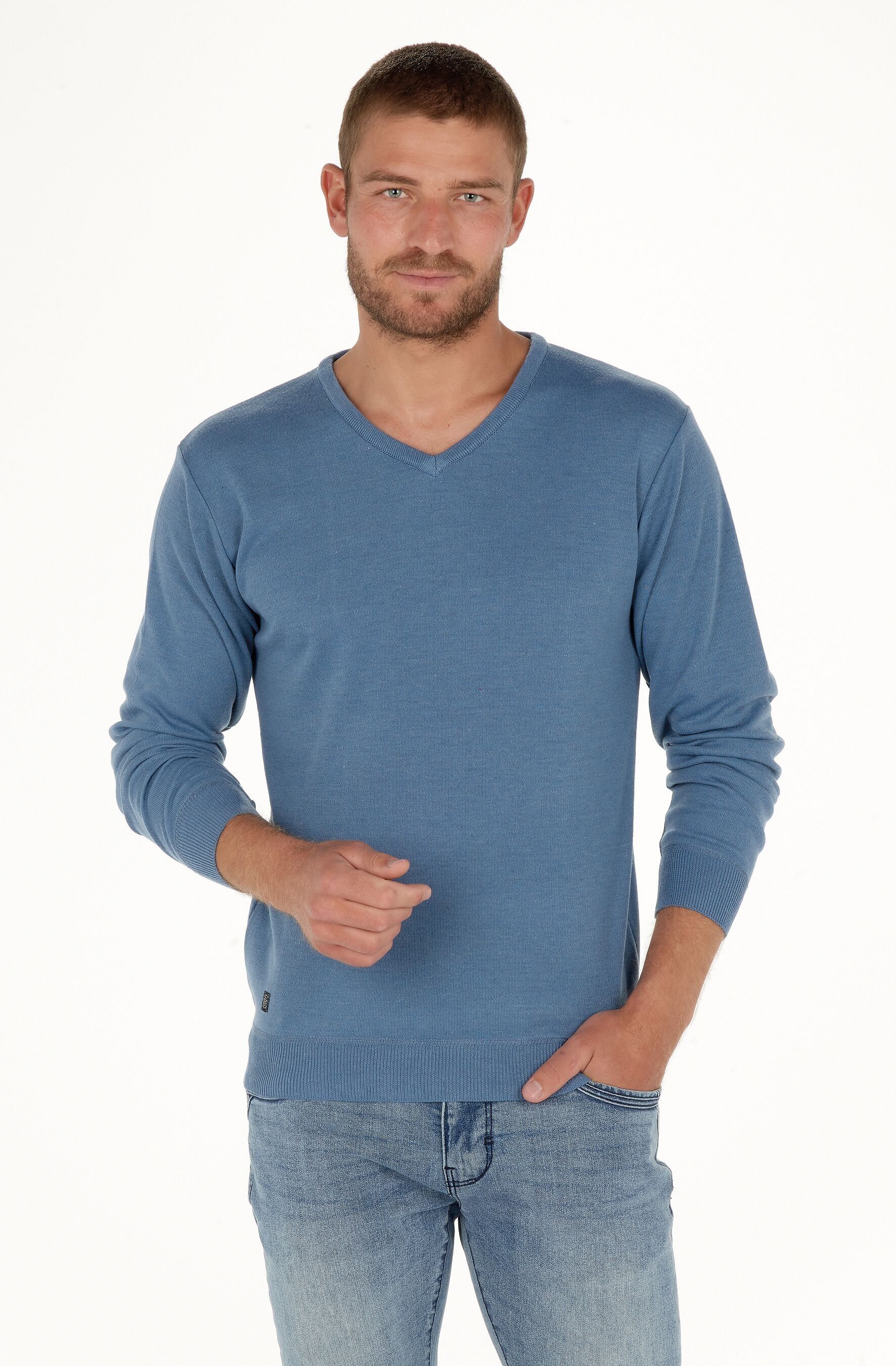 60952 Suéter básico de cuello en V