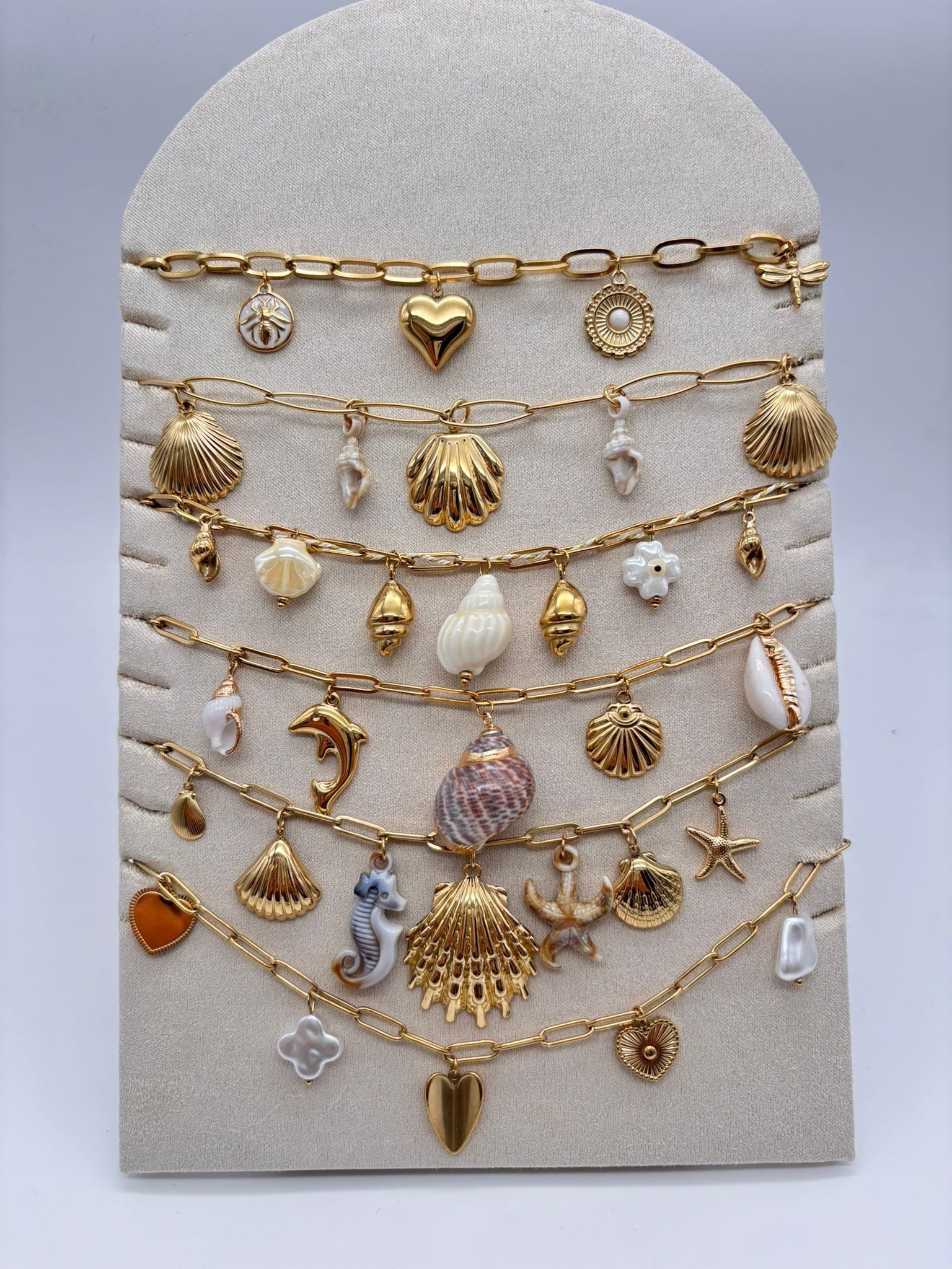 Set di 6 collane beige a tema marino