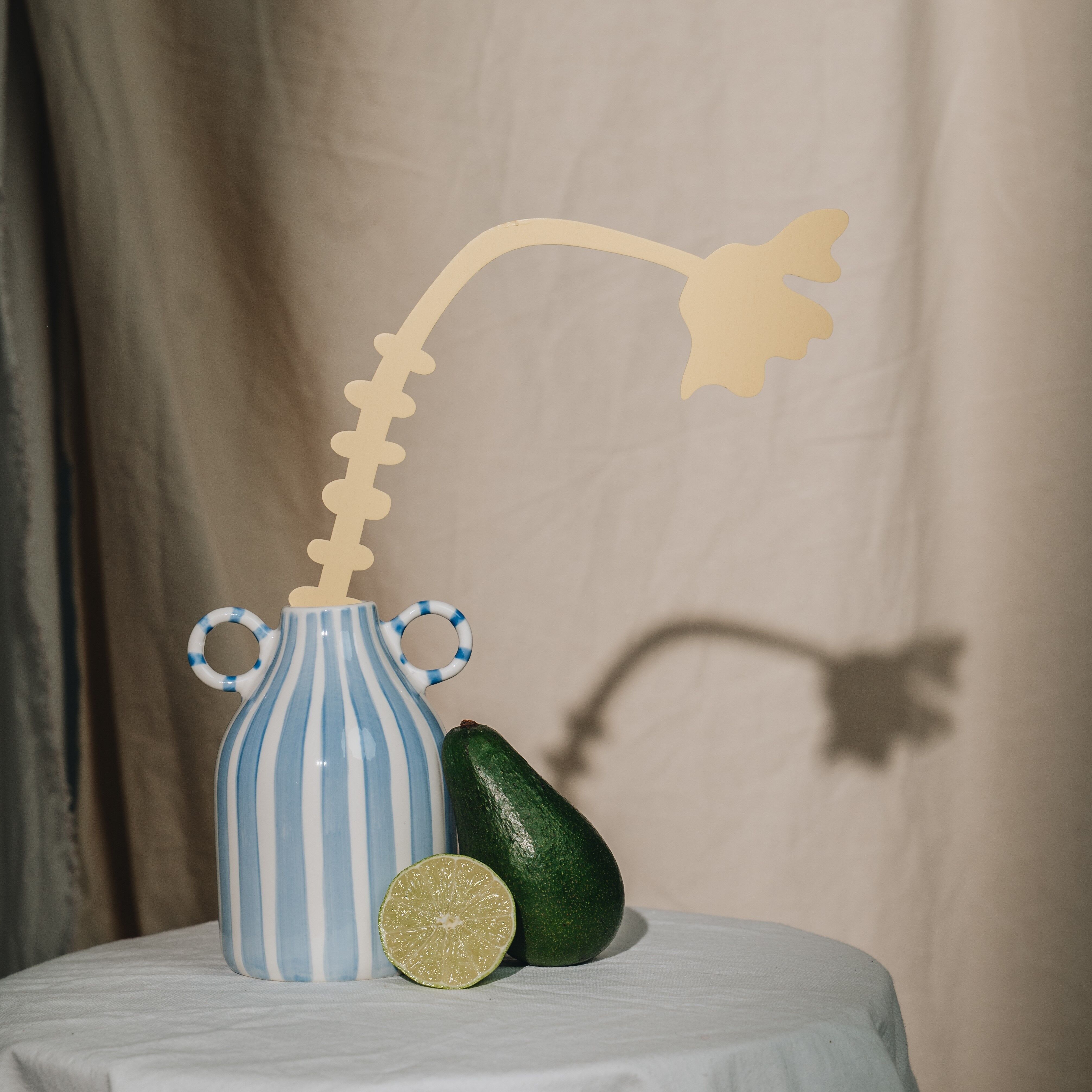 Morning Glory: flor de madera, decoración para el hogar de color amarillo mantequilla, estilo dopaminérgico.