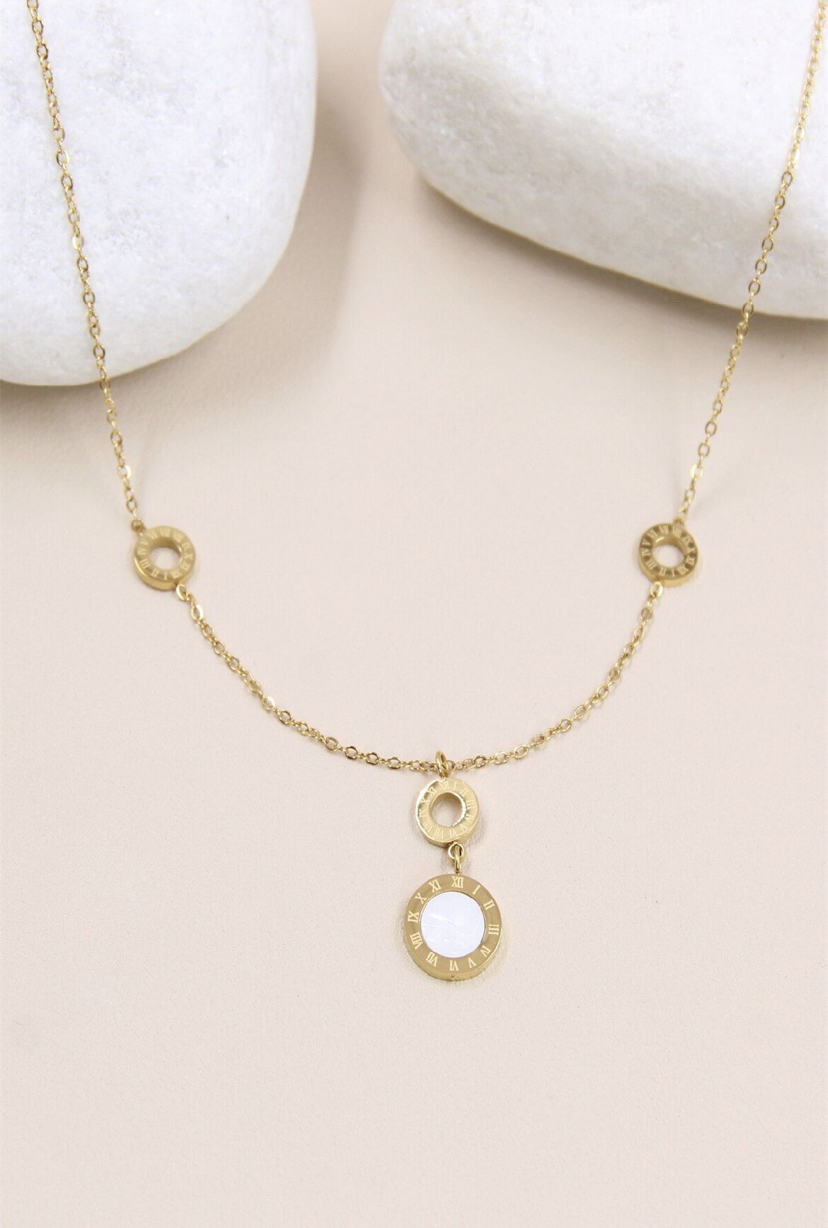 Halskette mit römischen Ziffern aus Edelstahl: Ein einzigartiges Schmuckstück