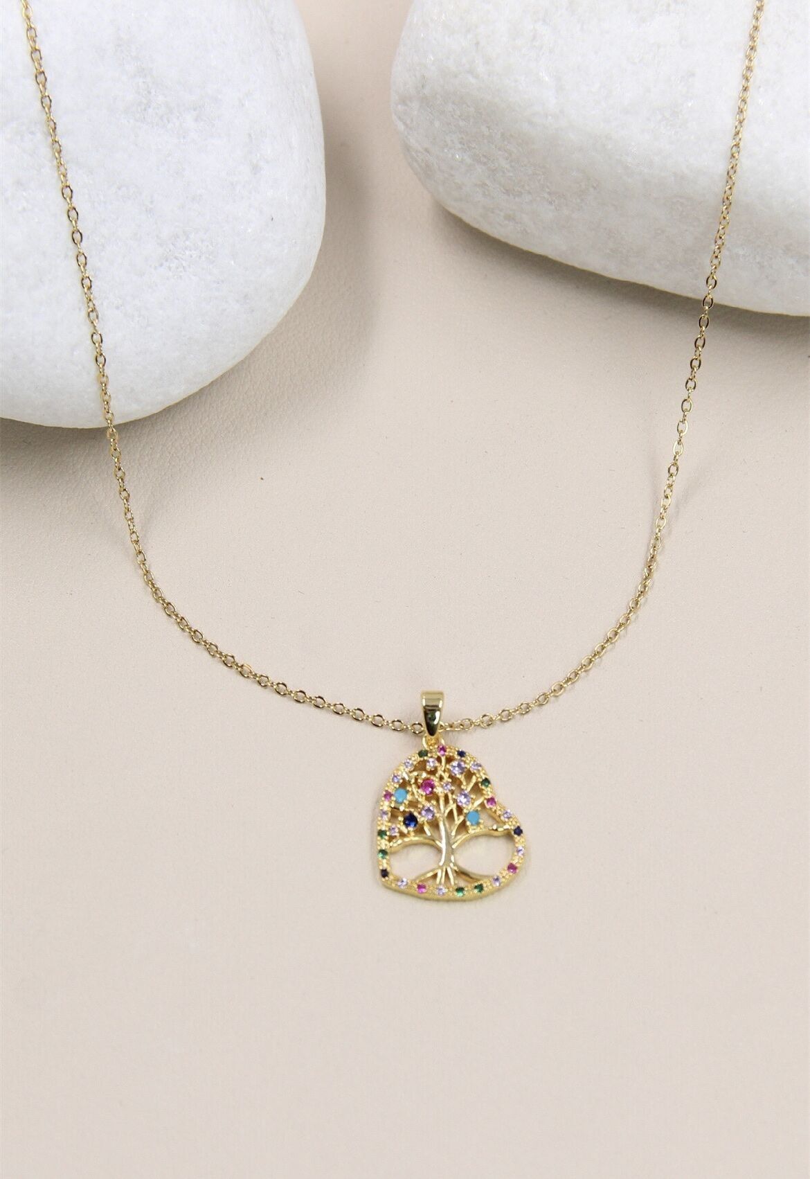 Tree of life necklace set with rhinestones in stainless steel: An iconic piece of jewelry