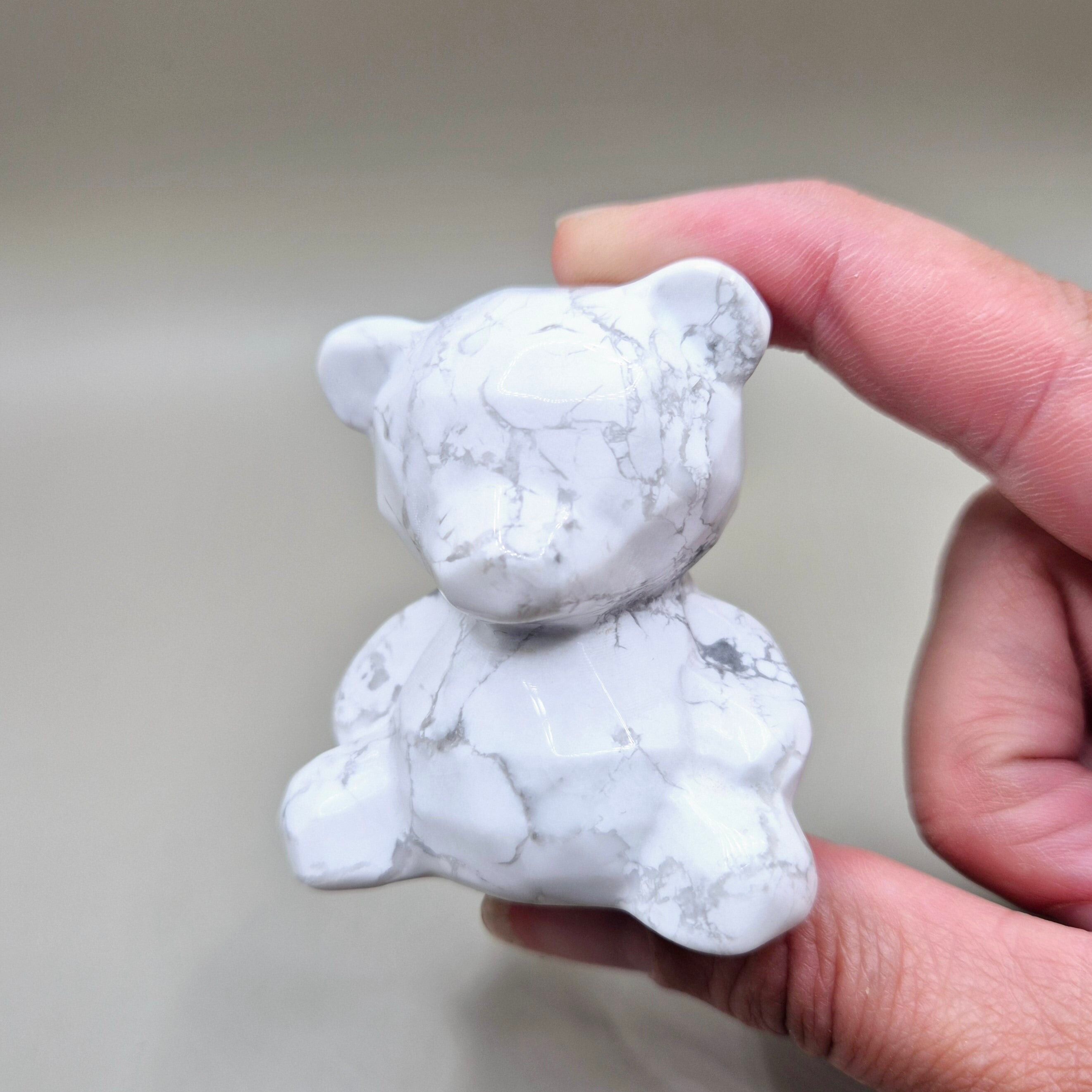 Birra intagliata con pietre preziose e cristalli – Howlite