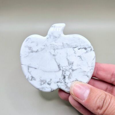 Talla de cristal de manzana – Howlita