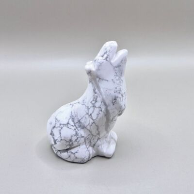 Lupo intagliato in cristallo di gemma – Howlite