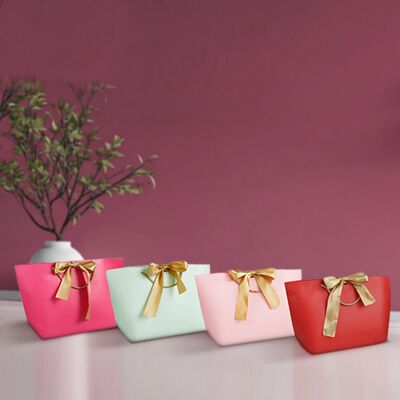 Sacs cadeaux élégants finition mate avec ruban doré - Lot de 4 couleurs assorties (tailles disponibles)