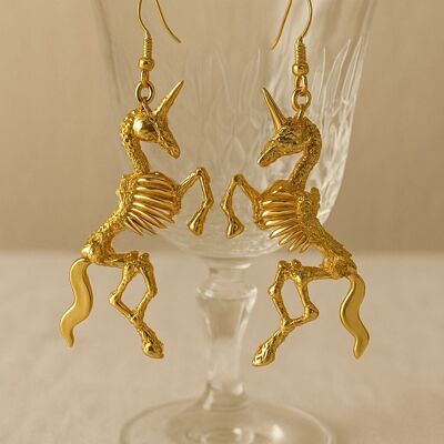 Orecchini a forma di scheletro di unicorno