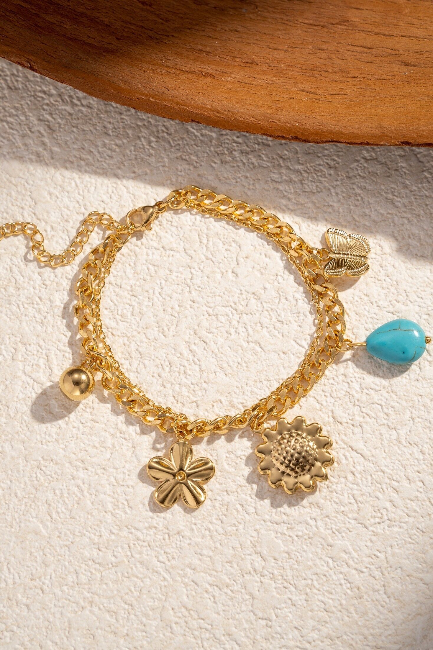 Edelstahlarmband mit Blumen-, Schmetterlings- und Türkisanhängern