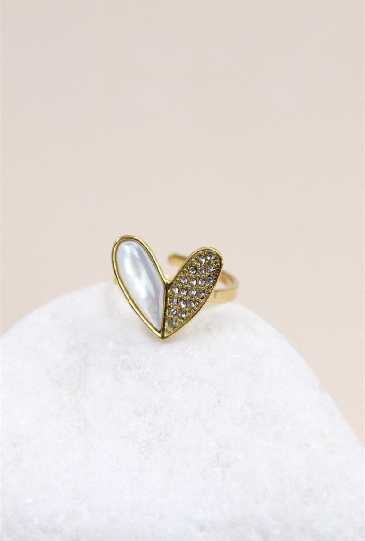 Anello a forma di cuore in madreperla e strass in acciaio inossidabile: elegante romanticismo