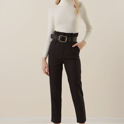 Pantaloni neri con cintura