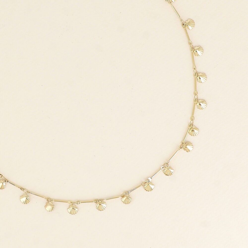 Collar - malla de tallo y pequeñas conchas