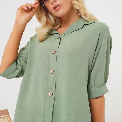 Green short-sleeved blouse