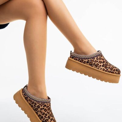 CIABATTE CON ZEPPA E PIUMINI LEOPARDATI, STIVALETTI CON FODERA IN PELLICCIA SINTETICA (CONFEZIONE DA 12 PAIA, TAGLIA UK3-UK8)