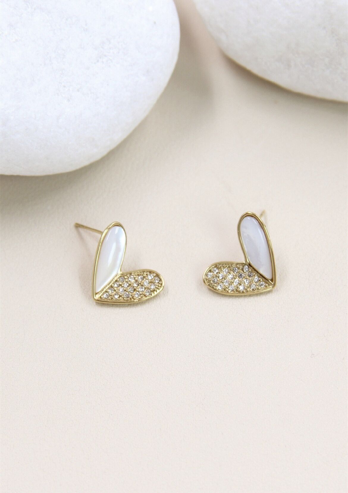 Orecchini in madreperla e acciaio inossidabile: Cuore affascinante