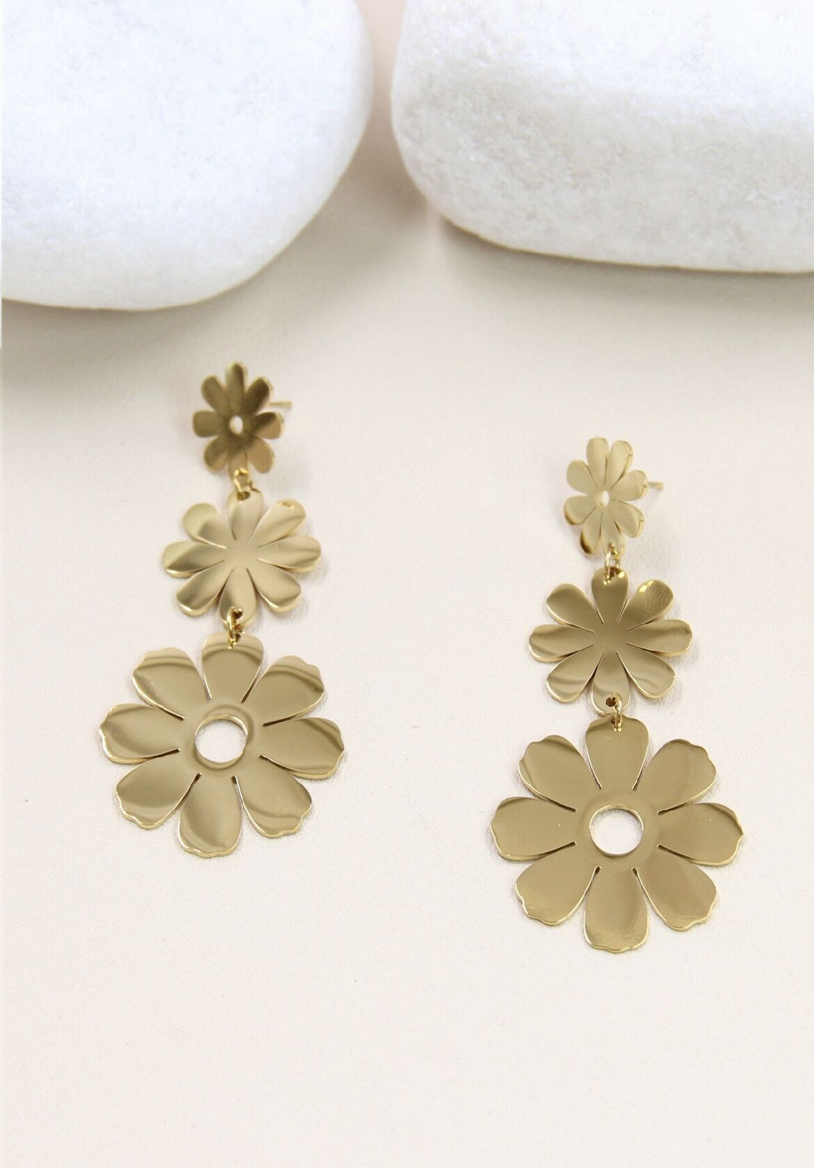 3 orecchini a forma di fiore in acciaio inossidabile - Un gioiello di raffinatezza