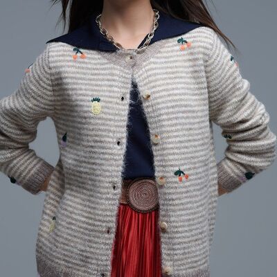 Cardigan a righe con scollo rotondo e frutta ricamata in beige