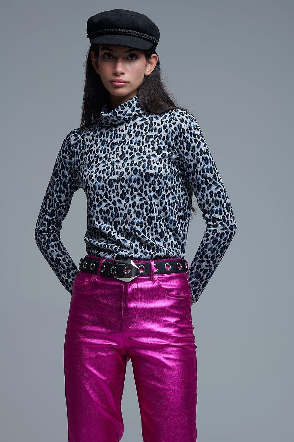 Maglia a collo alto a maniche lunghe con stampa leopardata grigia