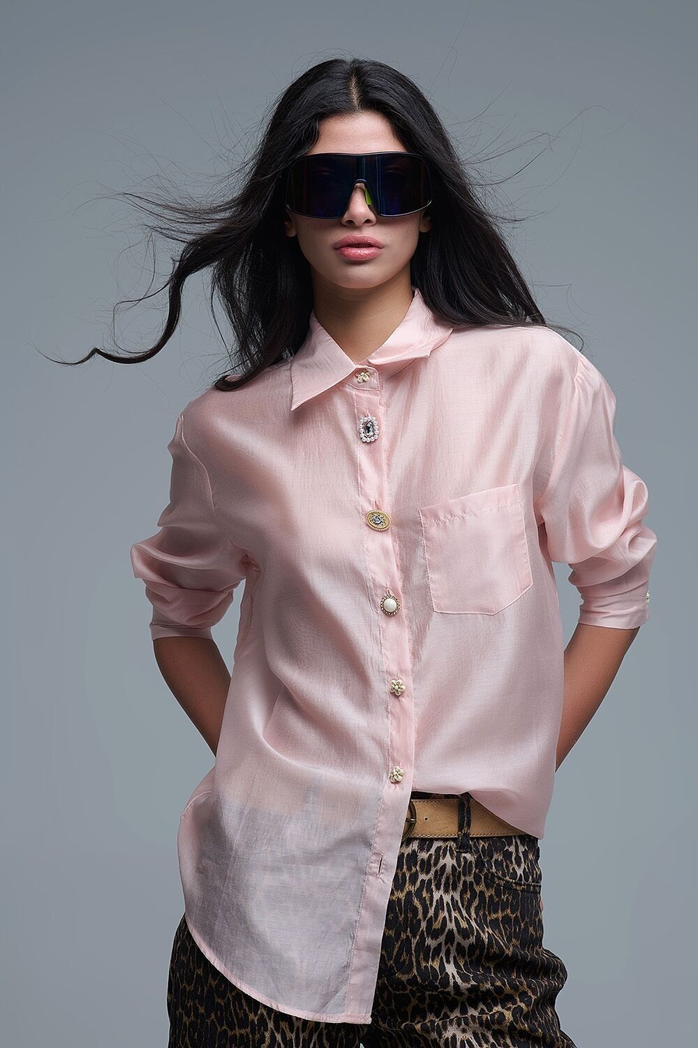 Camicia ampia in seta con bottoni misti in rosa