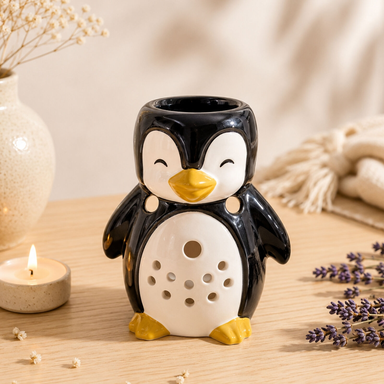 Hand-Painted Ceramic Penguin Fragrance Burner – Essential Oil, Perfume or Wax Diffuser – 12.5 cm – Cocooning Winter Ambiance – Original Well-Being Decor